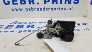 Usagé Serrure portière mécanique 4portes arrière droite Opel Karl 1.0 12V Prix € 25,00 Règlement à la marge proposé par Autorec. Gebr. Prins b.v.