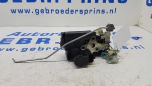 Usagé Serrure portière mécanique 4portes avant gauche Opel Karl 1.0 12V Prix € 25,00 Règlement à la marge proposé par Autorec. Gebr. Prins b.v.
