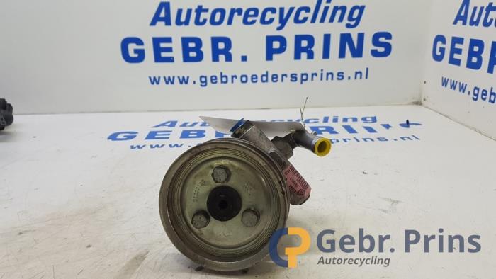 Usagé Pompe direction assistée Opel Combo 1.3 CDTI 16V Prix € 50,00 Règlement à la marge proposé par Autorec. Gebr. Prins b.v.