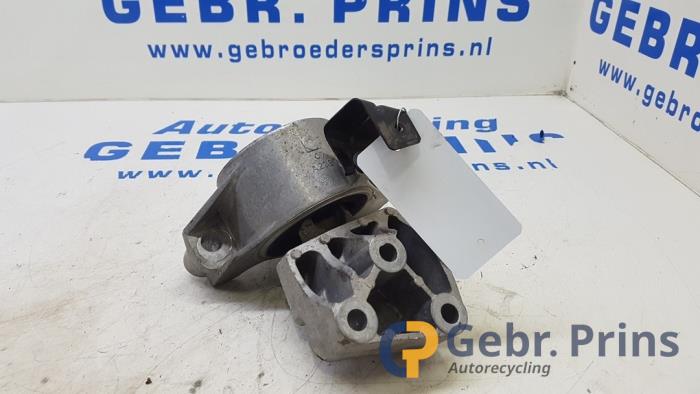 Usagé Support moteur Opel Combo 1.3 CDTI 16V Prix € 25,00 Règlement à la marge proposé par Autorec. Gebr. Prins b.v.
