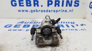 Usagé Etrier de frein arrière droit Opel Vivaro 1.9 DI Prix € 35,00 Règlement à la marge proposé par Autorec. Gebr. Prins b.v.