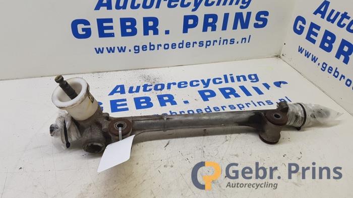 Begagnade Styrbox Nissan Pixo (D31S) 1.0 12V Pris € 50,00 Marginaltabell erbjuds av Autorec. Gebr. Prins b.v.