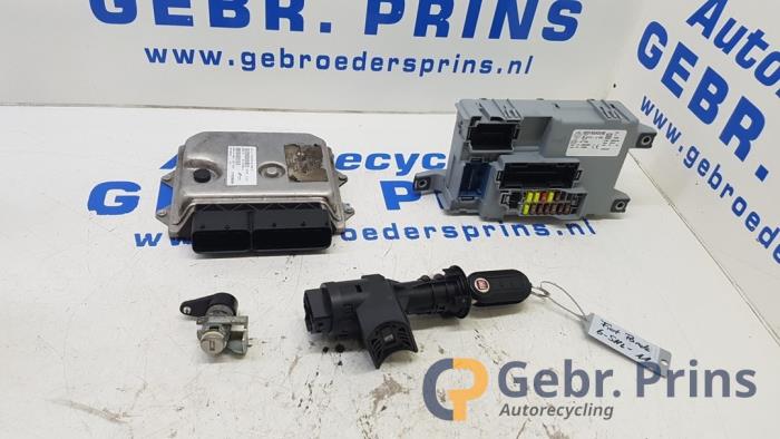 Used Ignition lock + computer Fiat Panda (312) 0.9 TwinAir 65 Price € 175,00 Margin scheme offered by Autorec. Gebr. Prins b.v.