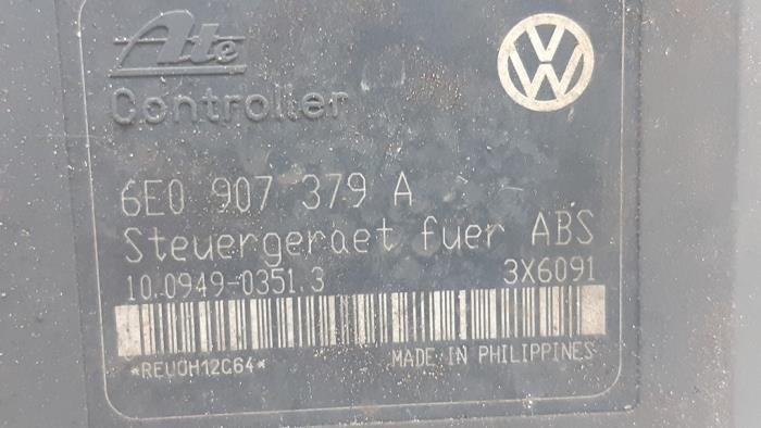 ABS Pumpe van een Volkswagen Lupo (6X1) 1.2 TDI 3L 2000