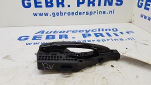 Used Front door handle 4-door, right Renault Clio IV (5R) 0.9 Energy TCE 90 12V Price € 20,00 Margin scheme offered by Autorec. Gebr. Prins b.v.