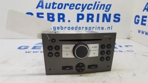Usados Reproductor de CD y radio Opel Astra H (L48) 1.6 16V Twinport Precio € 50,00 Norma de margen ofrecido por Autorec. Gebr. Prins b.v.