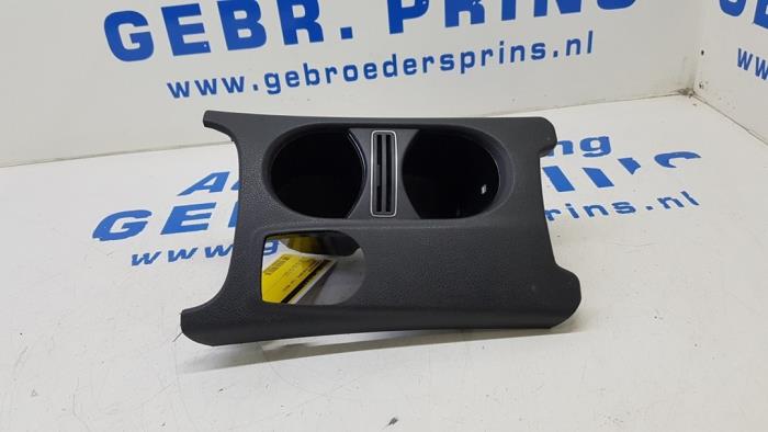 Cup holder from a Mercedes-Benz A (W176) 1.6 A-180 16V 2013
