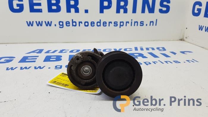 Usados Rodillo tensor correa múltiple Renault Twingo III (AH) 1.0 SCe 70 12V Precio € 25,00 Norma de margen ofrecido por Autorec. Gebr. Prins b.v.