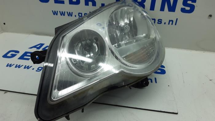Headlight, left from a Volkswagen Polo IV (9N1/2/3) 1.2 2005