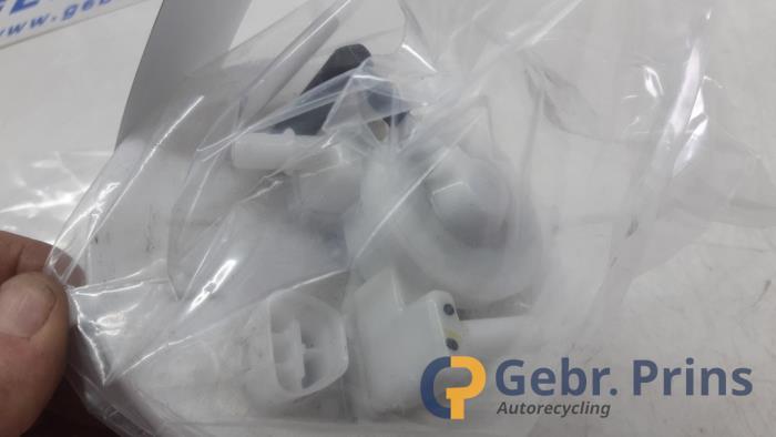 Gebrauchte Tankschwimmer Lexus IS (E3) 300h 2.5 16V Preis € 75,00 Margenregelung angeboten von Autorec. Gebr. Prins b.v.