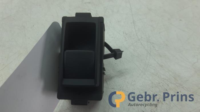 Usados Interruptor de ventanilla eléctrica Lexus IS (E3) 300h 2.5 16V Precio € 25,00 Norma de margen ofrecido por Autorec. Gebr. Prins b.v.