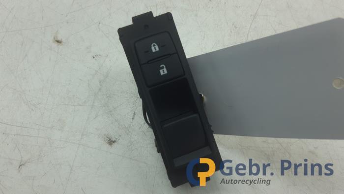 Usados Interruptor de ventanilla eléctrica Lexus IS (E3) 300h 2.5 16V Precio € 25,00 Norma de margen ofrecido por Autorec. Gebr. Prins b.v.