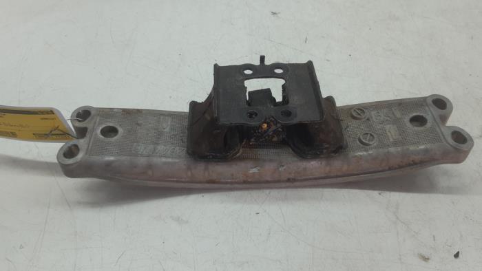Gearbox mount from a Lexus IS (E3) 300h 2.5 16V 2020