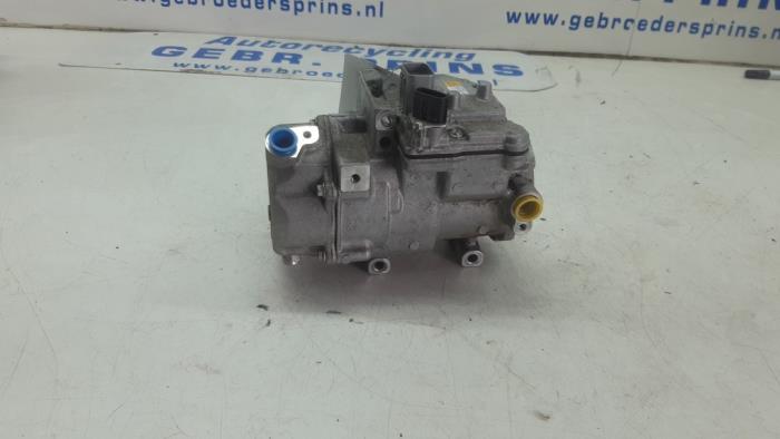 Air conditioning pump from a Lexus IS (E3) 300h 2.5 16V 2020