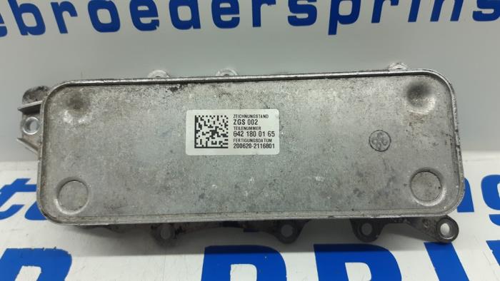 Refrigerador de aceite de un Mercedes-Benz Sprinter 3,5t (906.73) 319 CDI V6 24V 2021