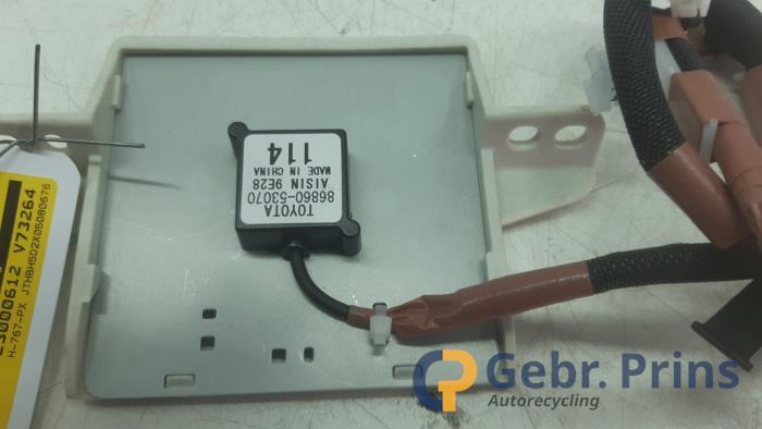 Używane Antena GPS Lexus IS (E3) 300h 2.5 16V Cena € 75,00 Procedura marży oferowane przez Autorec. Gebr. Prins b.v.