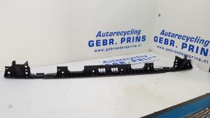 Używane Wspornik zderzaka srodkowy tyl Volkswagen Transporter T6 2.0 TDI 150 Cena € 75,00 Procedura marży oferowane przez Autorec. Gebr. Prins b.v.
