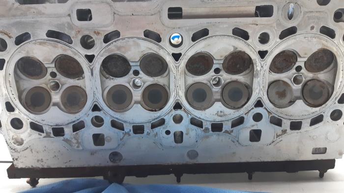 Cylinder head from a BMW 3 serie (F30) 330e 2016