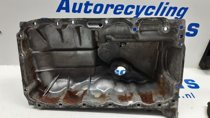 Sump from a BMW 3 serie (F30) 330e 2016