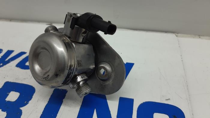 Mechanical fuel pump from a BMW 3 serie (F30) 330e 2016