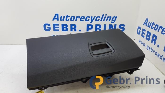 Begagnade Handskfack BMW 5 serie Touring (F11) 535d xDrive 24V Pris € 35,00 Marginaltabell erbjuds av Autorec. Gebr. Prins b.v.