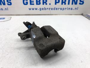 Begagnade Bakre bromsok, vänster Renault Megane II CC (EM) 2.0 16V Pris € 25,00 Marginaltabell erbjuds av Autorec. Gebr. Prins b.v.