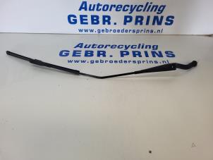 Gebrauchte Scheibenwischerarm vorne Opel Corsa E 1.4 16V Preis € 15,00 Margenregelung angeboten von Autorec. Gebr. Prins b.v.