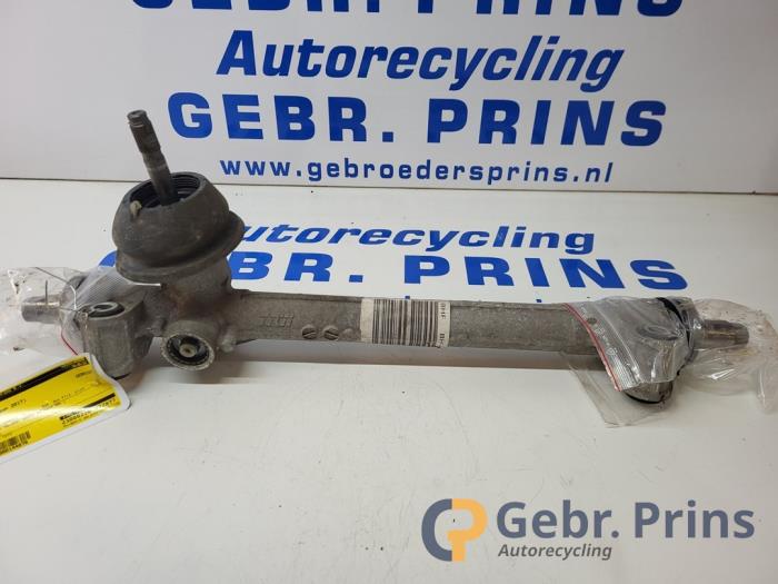 Begagnade Styrbox Opel Corsa E 1.4 16V Pris € 75,00 Marginaltabell erbjuds av Autorec. Gebr. Prins b.v.