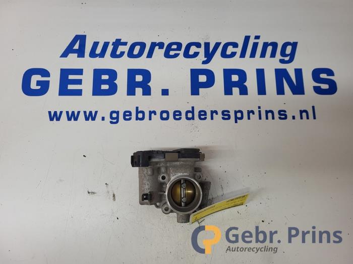 Usagé Boitier papillon Opel Corsa E 1.4 16V Prix € 40,00 Règlement à la marge proposé par Autorec. Gebr. Prins b.v.