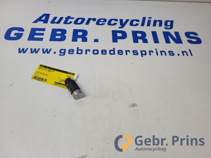 Używane Przelacznik Start/Stop Audi A3 Sportback (8VA/8VF) 1.4 TFSI 16V Cena € 10,00 Procedura marży oferowane przez Autorec. Gebr. Prins b.v.