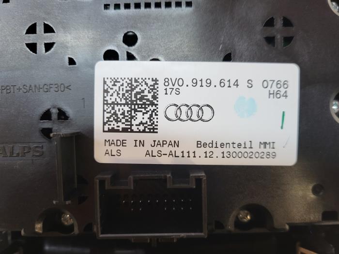 Panel de control de navegación de un Audi A3 Sportback (8VA/8VF) 1.4 TFSI 16V 2014
