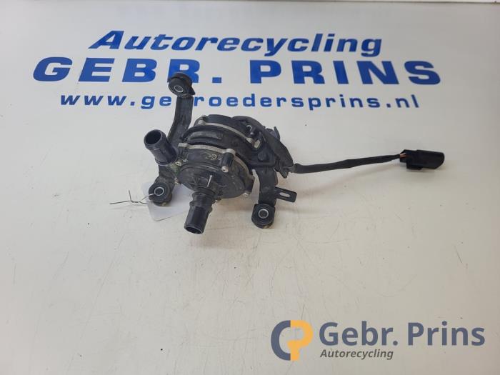 Begagnade Extra vattenpump Kia Niro I (DE) 1.6 GDI PHEV Pris € 30,00 Marginaltabell erbjuds av Autorec. Gebr. Prins b.v.
