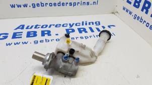Używane Glówny cylinder hamulcowy Nissan Juke (F15) 1.2 DIG-T 16V Cena € 30,00 Procedura marży oferowane przez Autorec. Gebr. Prins b.v.