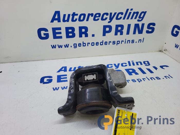 Usagé Support moteur Nissan Juke (F15) 1.2 DIG-T 16V Prix € 25,00 Règlement à la marge proposé par Autorec. Gebr. Prins b.v.