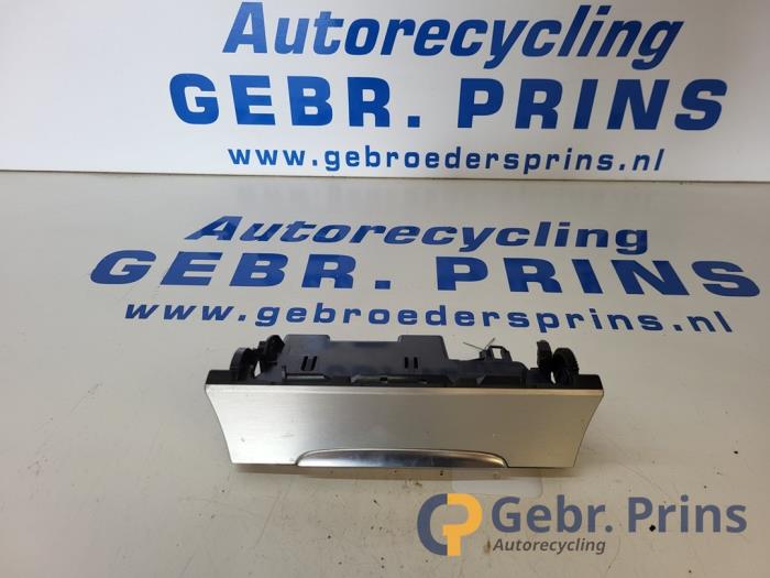 Begagnade Askkopp, fram Volkswagen Passat Variant (365) 1.4 TSI 16V Pris € 15,00 Marginaltabell erbjuds av Autorec. Gebr. Prins b.v.