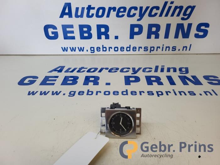 Begagnade Klocka Volkswagen Passat Variant (365) 1.4 TSI 16V Pris € 10,00 Marginaltabell erbjuds av Autorec. Gebr. Prins b.v.