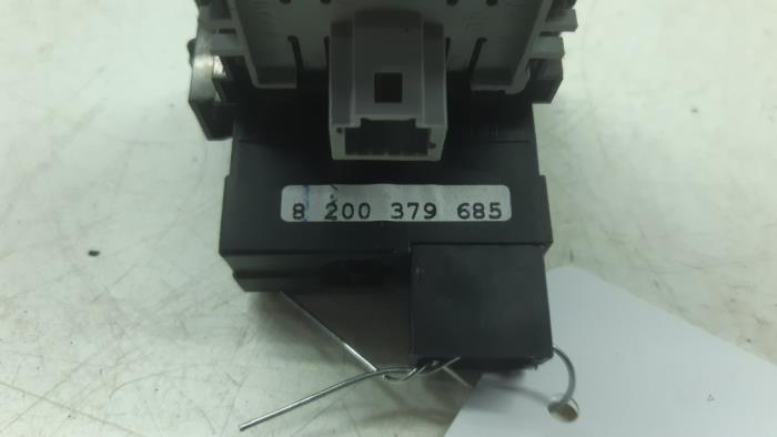 AIH headlight switch from a Renault Master IV (MA/MB/MC/MD/MH/MF/MG/MH) 2.3 dCi 16V 2013