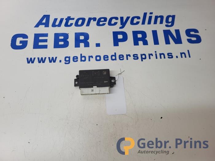 Begagnade PDC-modul Peugeot 208 II (UB/UH/UP) 1.2 Vti 12V PureTech 100 Pris € 50,00 Marginaltabell erbjuds av Autorec. Gebr. Prins b.v.
