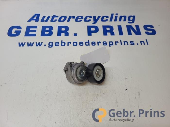 Usados Rodillo tensor correa múltiple Peugeot 208 II (UB/UH/UP) 1.2 Vti 12V PureTech 100 Precio € 35,00 Norma de margen ofrecido por Autorec. Gebr. Prins b.v.