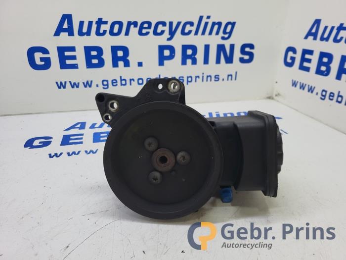 Usagé Pompe de direction BMW 5 serie Touring (E61) 530d 24V Prix € 60,00 Règlement à la marge proposé par Autorec. Gebr. Prins b.v.