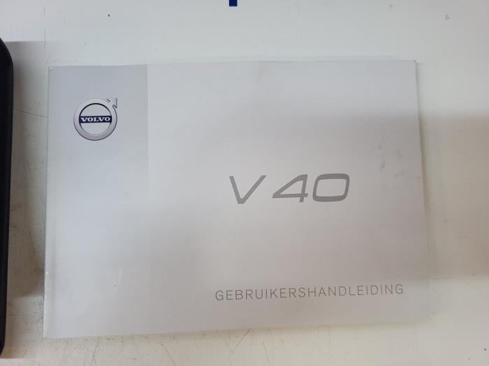 Instrucciones(varios) de un Volvo V40 (MV) 2.0 D2 16V 2015