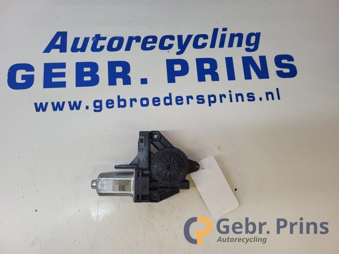 Usados Motor de ventanilla de puerta Volvo V40 (MV) 2.0 D2 16V Precio € 25,00 Norma de margen ofrecido por Autorec. Gebr. Prins b.v.