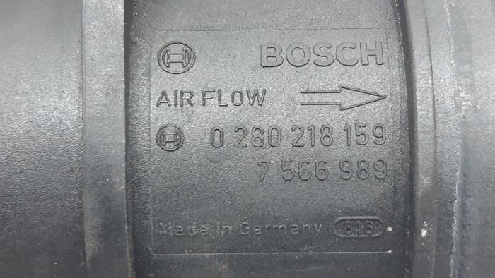 Air mass meter from a BMW 1 serie (E87/87N) 118i 16V 2009
