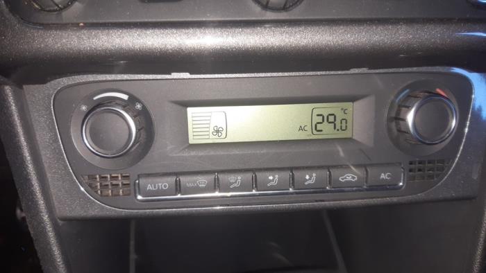 Panneau de commandes chauffage d'un Volkswagen Polo V (6R) 1.2 TSI 2010