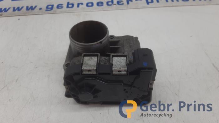 Drosselklappengehäuse van een Ford Ka I 1.3i 2007