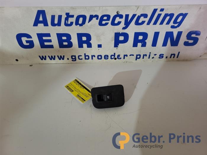 Usados Interruptor de ventanilla eléctrica Citroen Nemo (AA) 1.4 HDi 70 Precio € 10,00 Norma de margen ofrecido por Autorec. Gebr. Prins b.v.