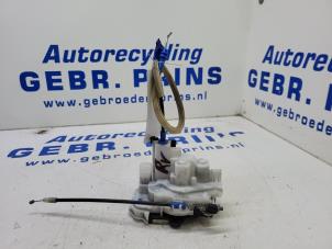 Używane Mechanizm blokady drzwi prawych wersja 2-drzwiowa Citroen Nemo (AA) 1.4 HDi 70 Cena € 25,00 Procedura marży oferowane przez Autorec. Gebr. Prins b.v.