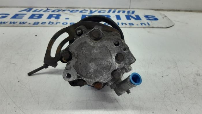 Power steering pump from a Fiat Ducato (230/231/232) 1.9 TD 2000