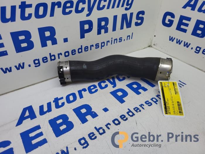 Gebrauchte Intercooler Schlauch BMW 3 serie (F30) 320d 2.0 16V EfficientDynamicsEdition Preis € 25,00 Margenregelung angeboten von Autorec. Gebr. Prins b.v.
