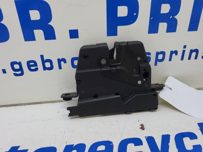 Boot lid lock mechanism from a BMW 3 serie (F30) 320d 2.0 16V EfficientDynamicsEdition 2015